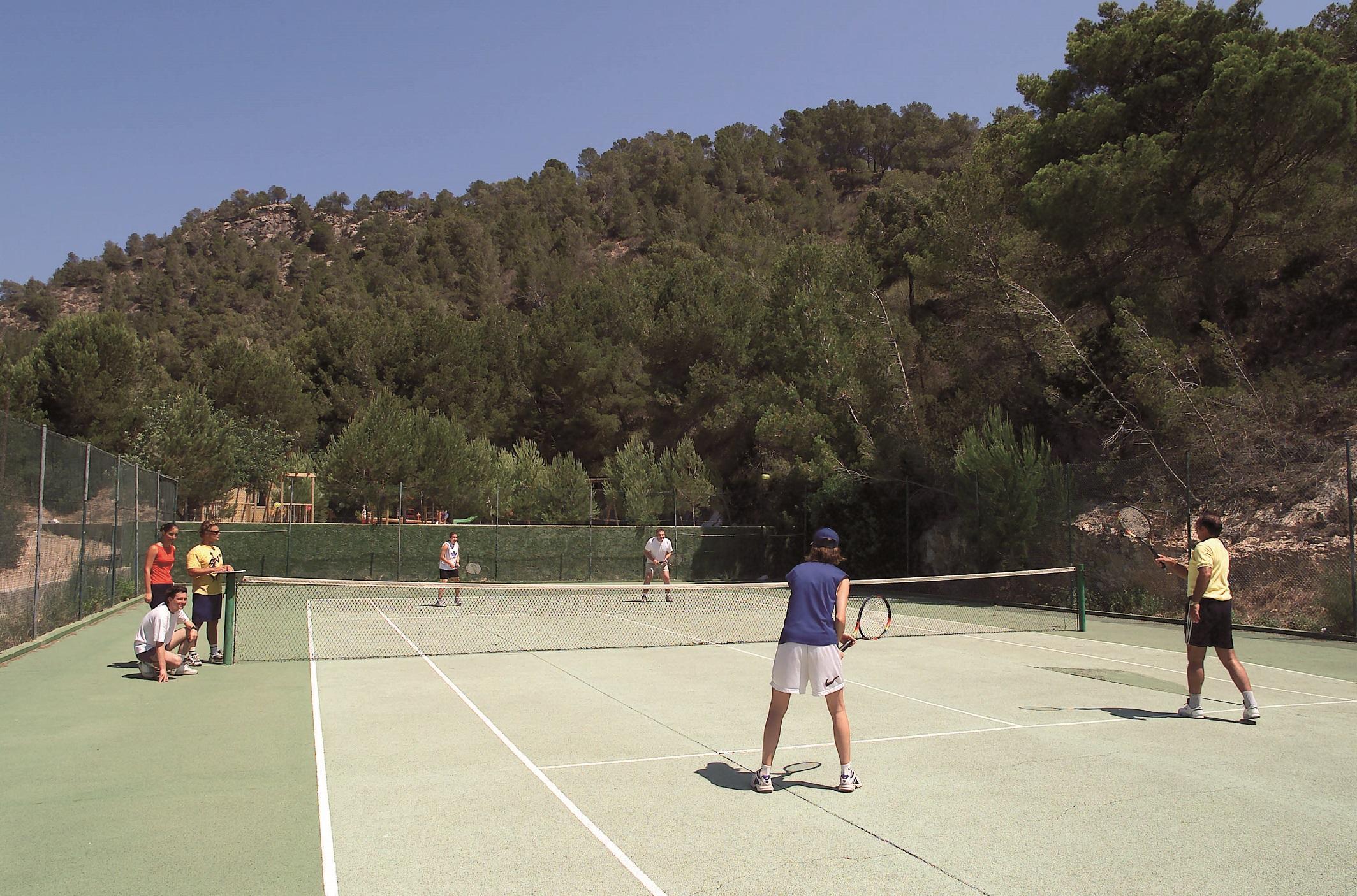 סן ז'ואן דה לבריג'ה El Somni Ibiza Dream Hotel By Grupotel מראה חיצוני תמונה Tennis at the Club de Tennis de Portals Nous