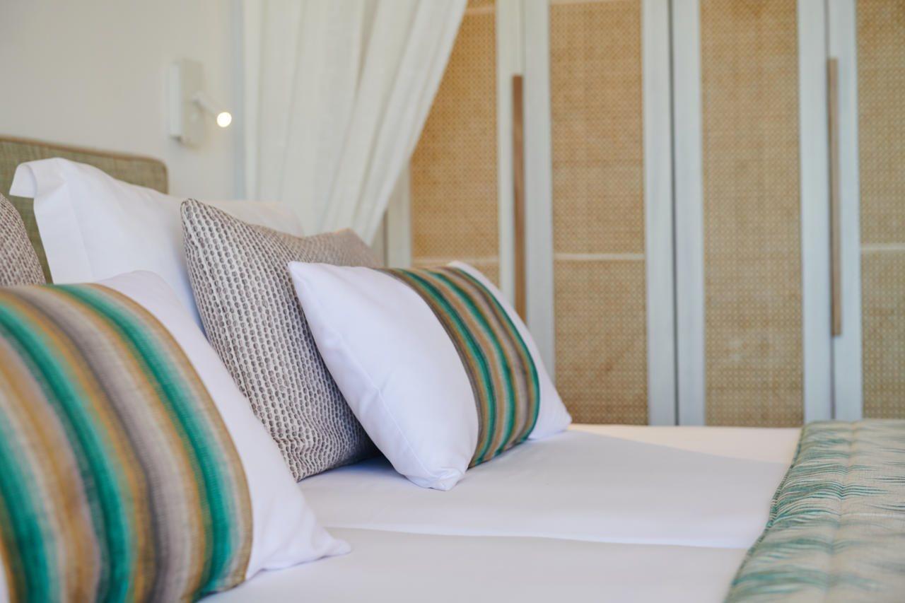 סן ז'ואן דה לבריג'ה El Somni Ibiza Dream Hotel By Grupotel מראה חיצוני תמונה Pillows on a bed